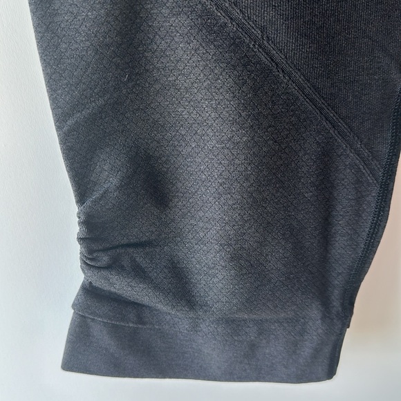 NEW WITH TAGS - Lululemon Ebb & Flow Crop - size 8 - Picture 4 of 10